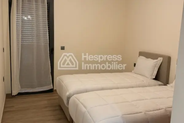 Bel appartement en location à Camp Al Ghoul. Surface de 112 m². Meublé