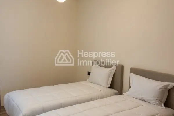 Bel appartement en location à Camp Al Ghoul. Surface de 112 m². Meublé