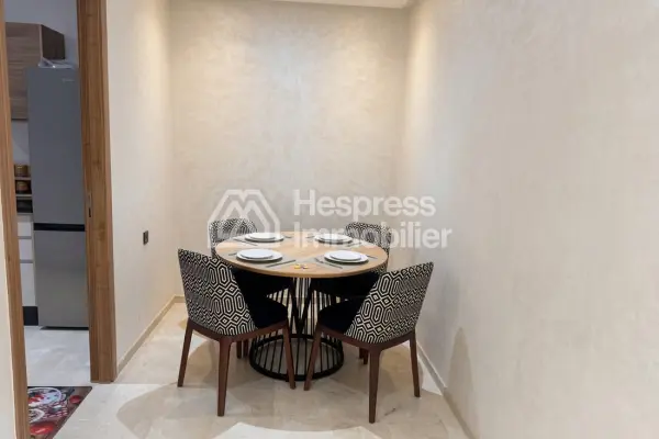 Bel appartement en location à Camp Al Ghoul. Surface de 112 m². Meublé