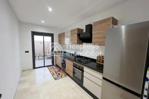 Bel appartement en location à Camp Al Ghoul. Surface de 112 m². Meublé