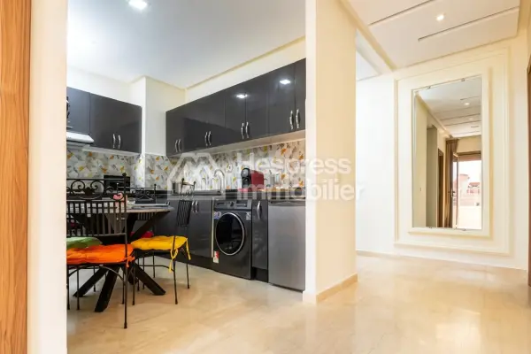Bel studio à vendre á madam plaza. Surface de 61 m². Meublé