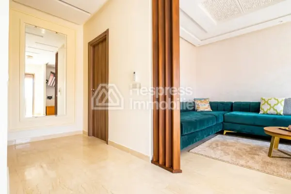 Bel studio à vendre á madam plaza. Surface de 61 m². Meublé