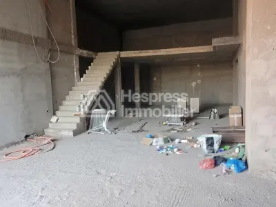 محل تجاري للبيع في بوليفارد ميد 6. مساحته 210 متر مربع