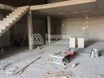 محل تجاري للبيع في بوليفارد ميد 6. مساحته 210 متر مربع