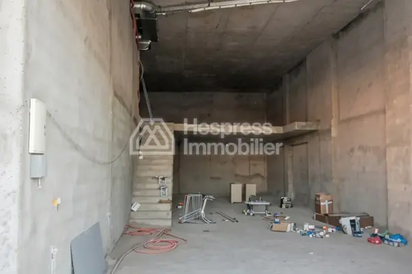 Local commercial à l'achat à Boulevard Med 6. Surface de 210 m²