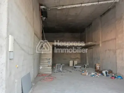 محل تجاري للبيع في بوليفارد ميد 6. مساحته 210 متر مربع