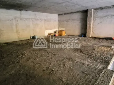 محل تجاري للبيع في بوليفارد ميد 6. مساحته 210 متر مربع