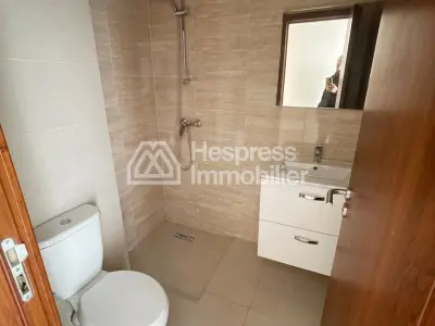 Appartement en vente à Agdal. Surface de 80 m². Piscine, climatisation