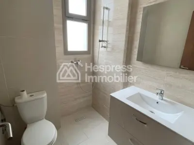 Appartement en vente à Agdal. Surface de 80 m². Piscine, climatisation