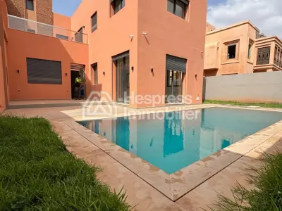 Splendide villa à vendre à Hay Targa. Surface totale 500 m². Piscine, climatisation