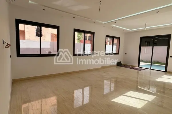 Splendide villa à vendre à Hay Targa. Surface totale 500 m². Piscine, climatisation