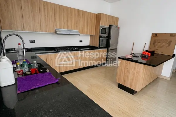 Splendide villa à vendre à Hay Targa. Surface totale 500 m². Piscine, climatisation