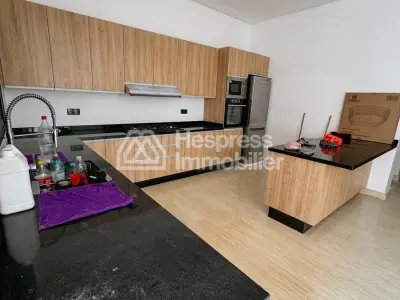 Splendide villa à vendre à Hay Targa. Surface totale 500 m². Piscine, climatisation
