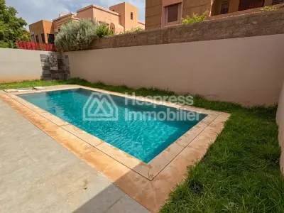 Splendide villa à vendre à Hay Targa. Surface totale 500 m². Piscine, climatisation