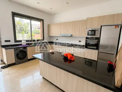 Splendide villa à vendre à Hay Targa. Surface totale 500 m². Piscine, climatisation