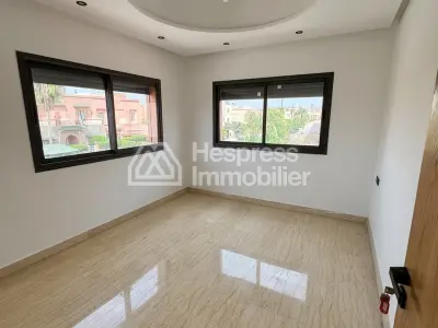 Splendide villa à vendre à Hay Targa. Surface totale 500 m². Piscine, climatisation