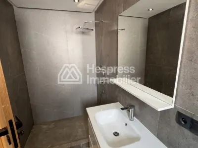 Splendide villa à vendre à Hay Targa. Surface totale 500 m². Piscine, climatisation