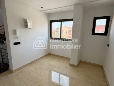 Splendide villa à vendre à Hay Targa. Surface totale 500 m². Piscine, climatisation