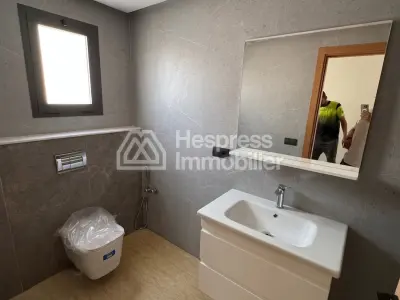 Splendide villa à vendre à Hay Targa. Surface totale 500 m². Piscine, climatisation