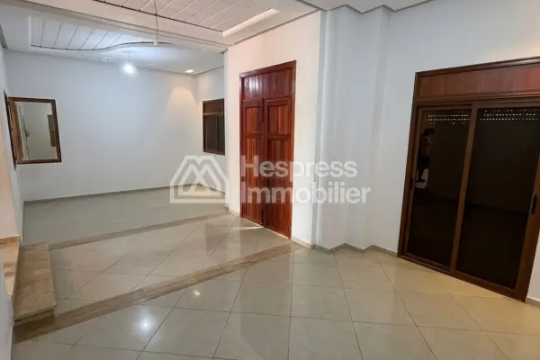 فيلا فاخرة للبيع في Hay Targa . خمس غرف مريحة. مواقف سيارات