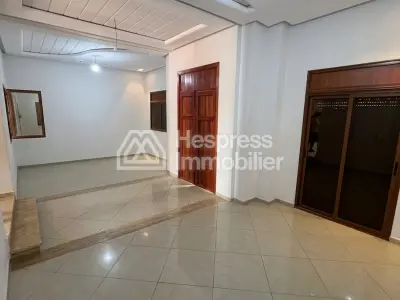 فيلا فاخرة للبيع في Hay Targa . خمس غرف مريحة. مواقف سيارات