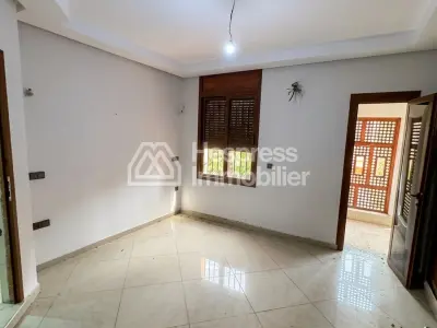 فيلا فاخرة للبيع في Hay Targa . خمس غرف مريحة. مواقف سيارات