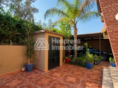 Beautiful villa for rent with good price.