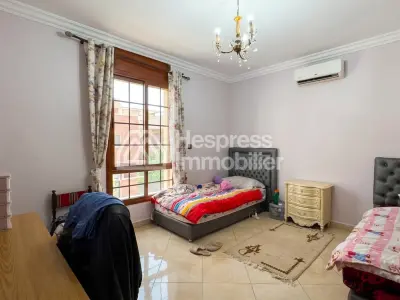 Beautiful villa for rent with good price.