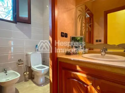 Beautiful villa for rent with good price.