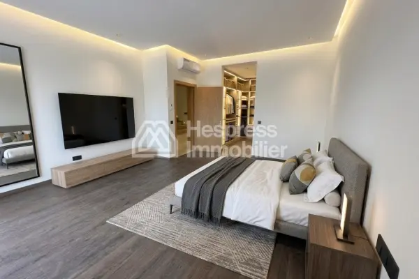 Opportunity: Villa on Boulevard M6, good price.
