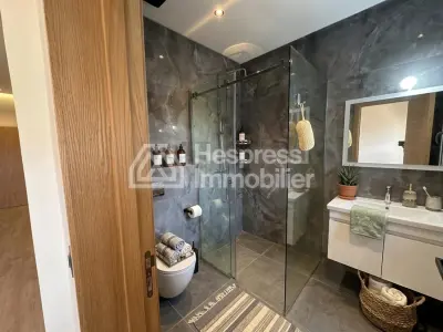 Opportunity: Villa on Boulevard M6, good price.