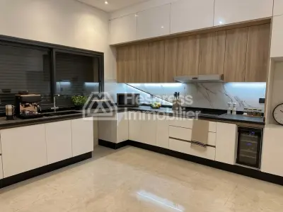 Opportunity: Villa on Boulevard M6, good price.