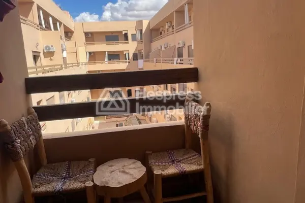 شقة جميلة للبيع في جليز . غرفة نوم واحدة رائعة. مفروشة بشكل جيد.