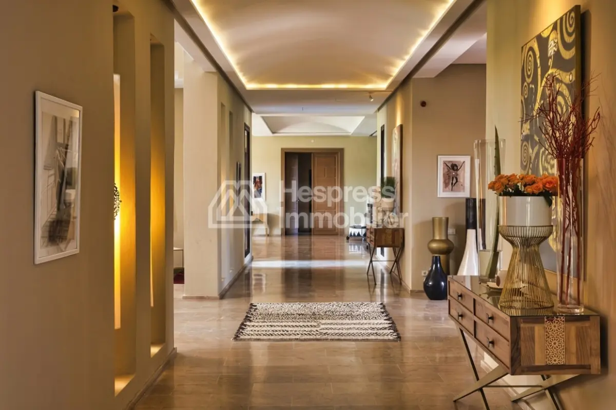 Luxury villa, 1.7 hectares. For sale in R. Ourika