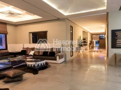 Luxury villa, 1.7 hectares. For sale in R. Ourika