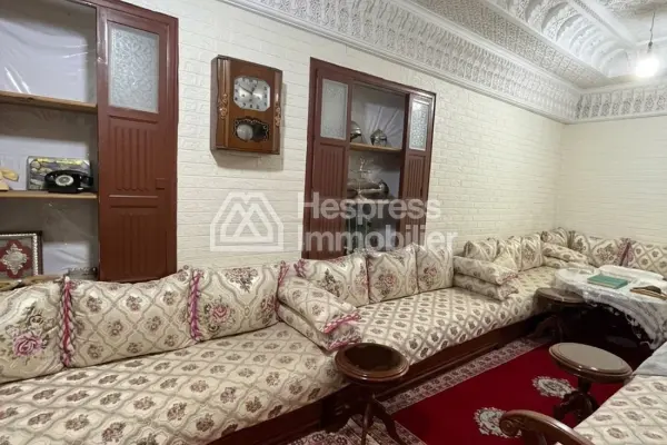 رياض للبيع، مساحته 162 متر مربع، مع سند ملكية، بالقرب من ساحة جامع الفنا