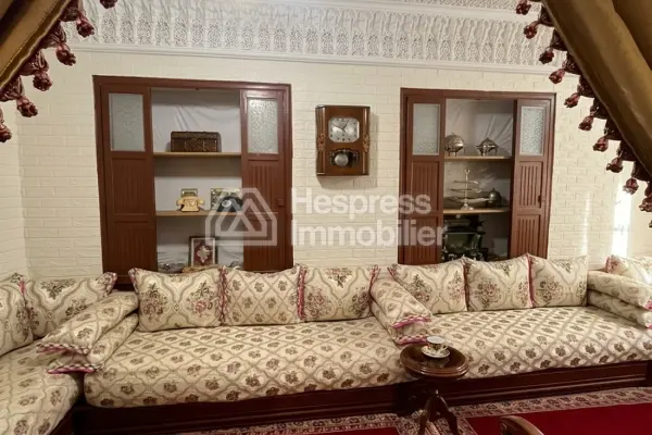 رياض للبيع، مساحته 162 متر مربع، مع سند ملكية، بالقرب من ساحة جامع الفنا