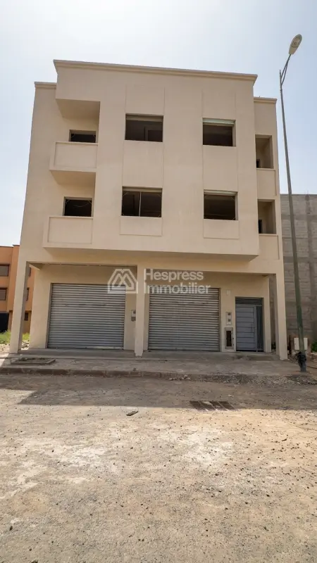 مبنى نصف مكتمل للبيع، مساحته 110 متر مربع، طريق أوريكا، نهاية البحر الأبيض المتوسط