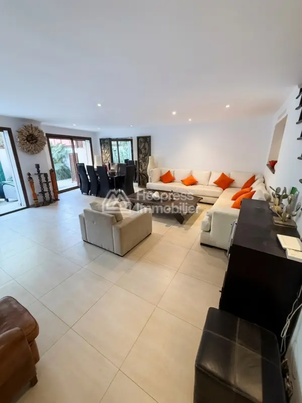Duplex Meublé À Vendre 200 M² À Marrakech