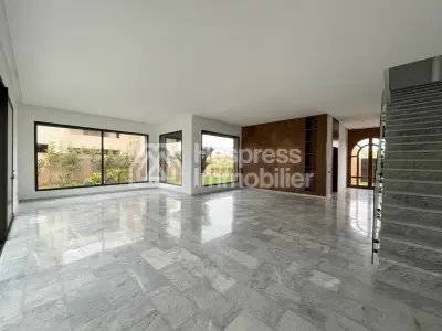 Villa Titrée À Vendre 450 M² km 12 Route Ourika