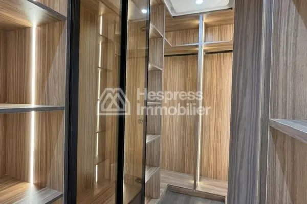 Villa Titrée À Vendre 450 M² km 12 Route Ourika