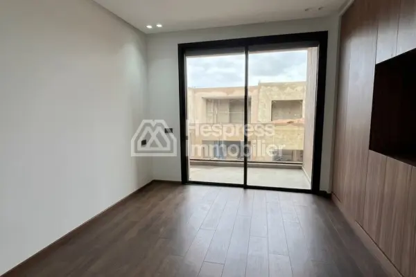 Villa Titrée À Vendre 450 M² km 12 Route Ourika