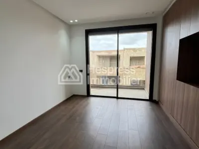 Villa Titrée À Vendre 450 M² km 12 Route Ourika
