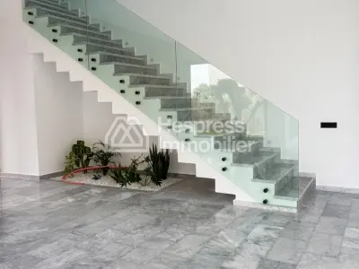Villa Titrée À Vendre 450 M² km 12 Route Ourika