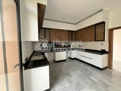 Villa Titrée À Vendre 450 M² km 12 Route Ourika
