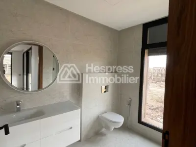 Villa Titrée À Vendre 450 M² km 12 Route Ourika