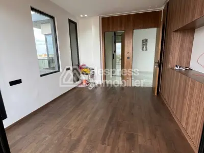 Villa Titrée À Vendre 450 M² km 12 Route Ourika