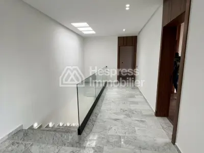 Villa Titrée À Vendre 450 M² km 12 Route Ourika