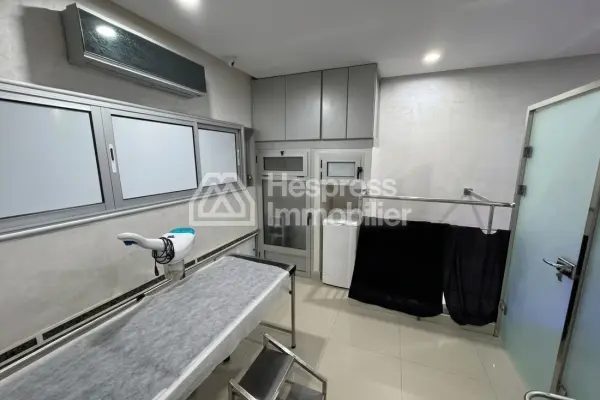 Centre d'esthétique à vendre 74 m² Rte de Safi