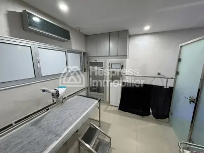 Centre d'esthétique à vendre 74 m² Rte de Safi